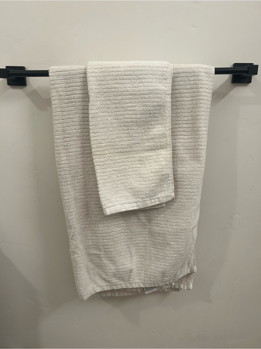 2 white bath towel sets